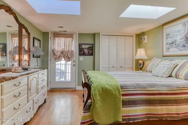 a picture of a bench in front of a wall