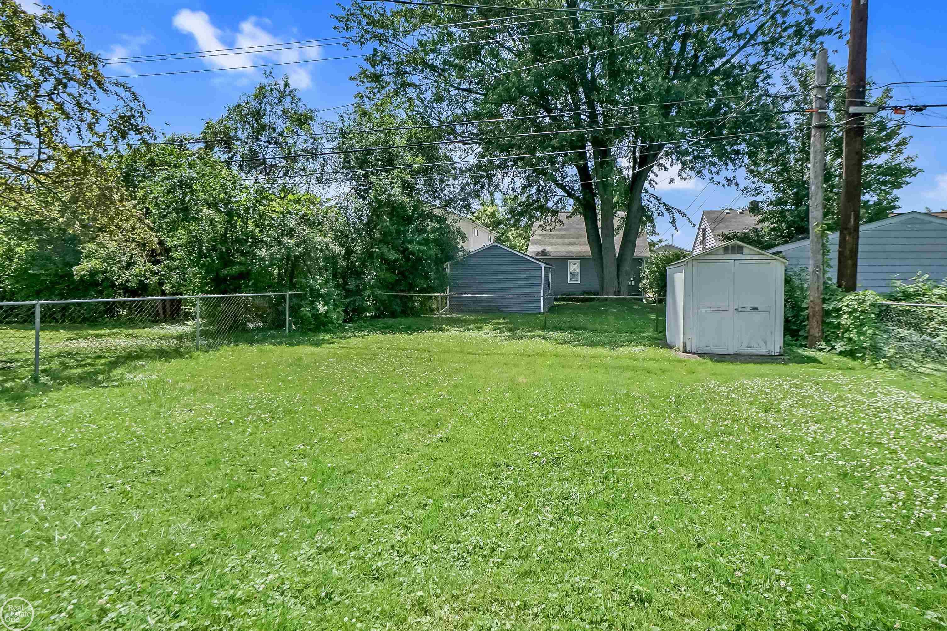 1047 Harvard Road Berkley, MI 48072 - Photo 19 of 19 50164130-8ddb0c2b-2562-4a22-972b-b21cb04ccc5f.JPG
