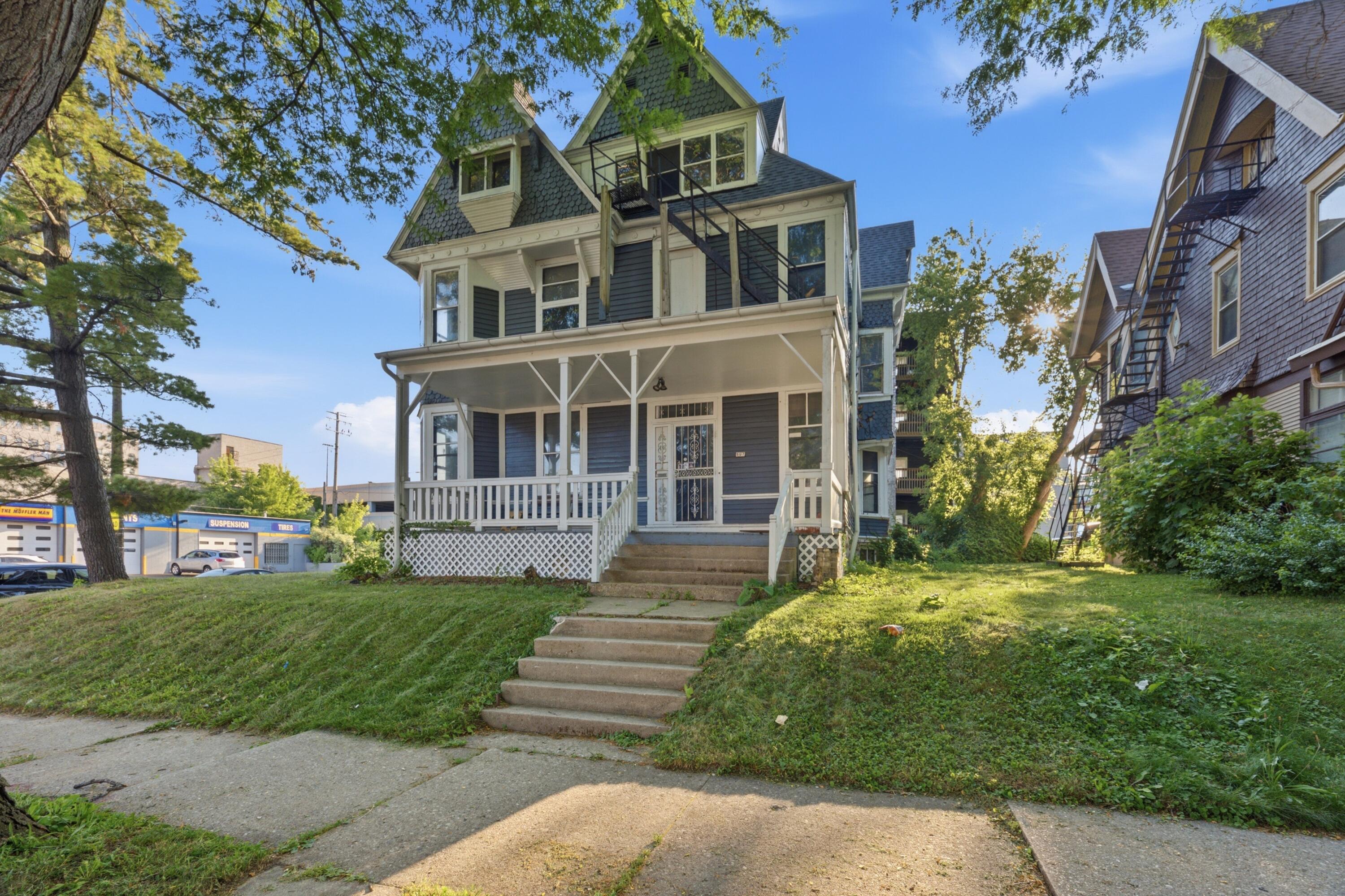 807 North 23rd Street Milwaukee, WI 53233 - Photo 22 of 26 23rdSt_024