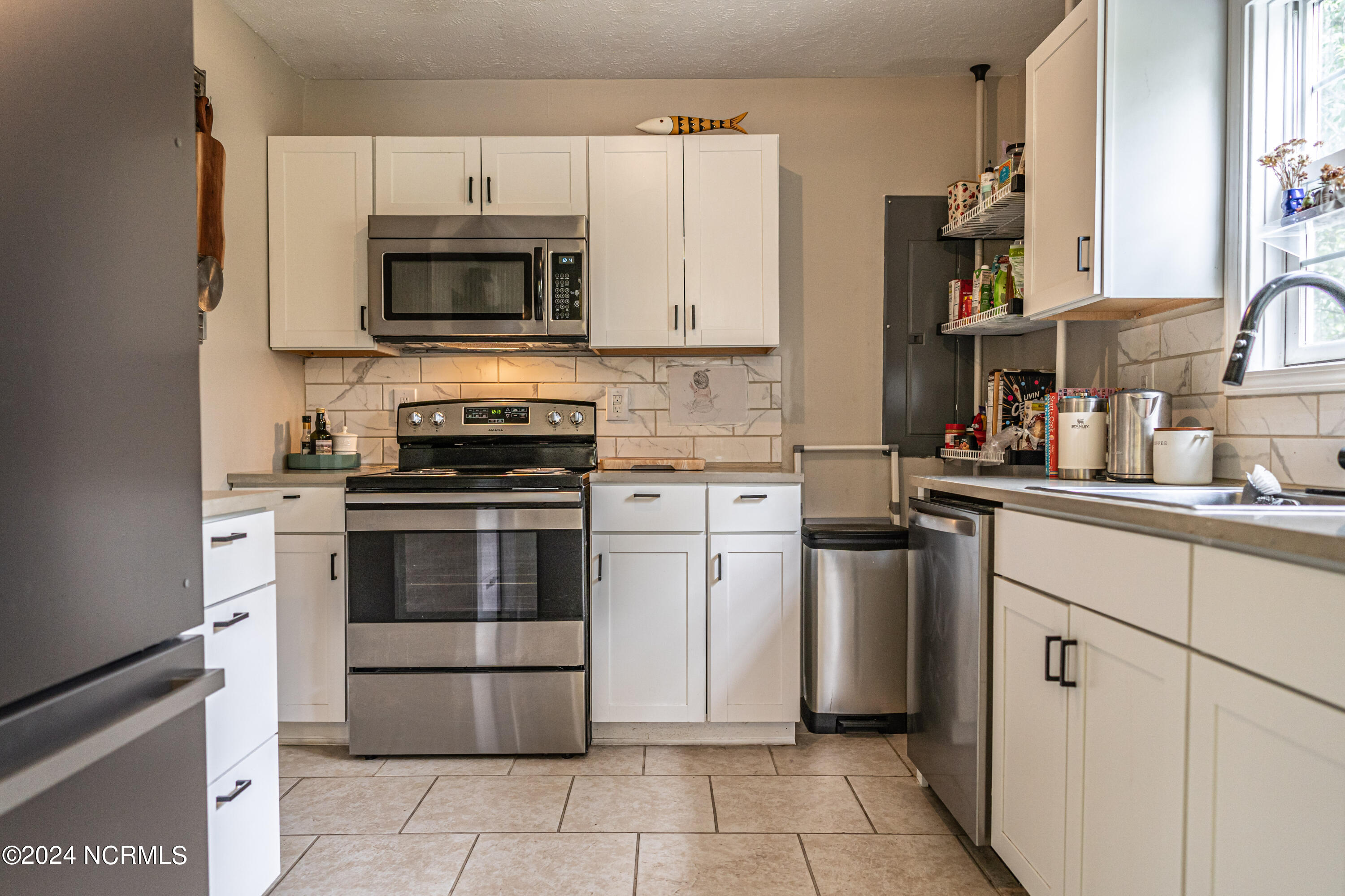 595 Midway Road Aberdeen, NC 28315 - Photo 7 of 18 Kitchen