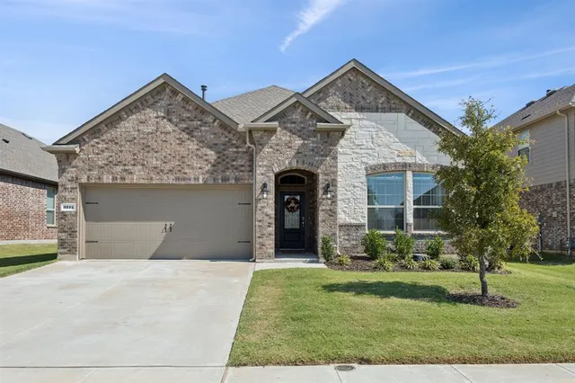 $389,999 | 3212 Brady Starr Drive, Aubrey, TX 76227