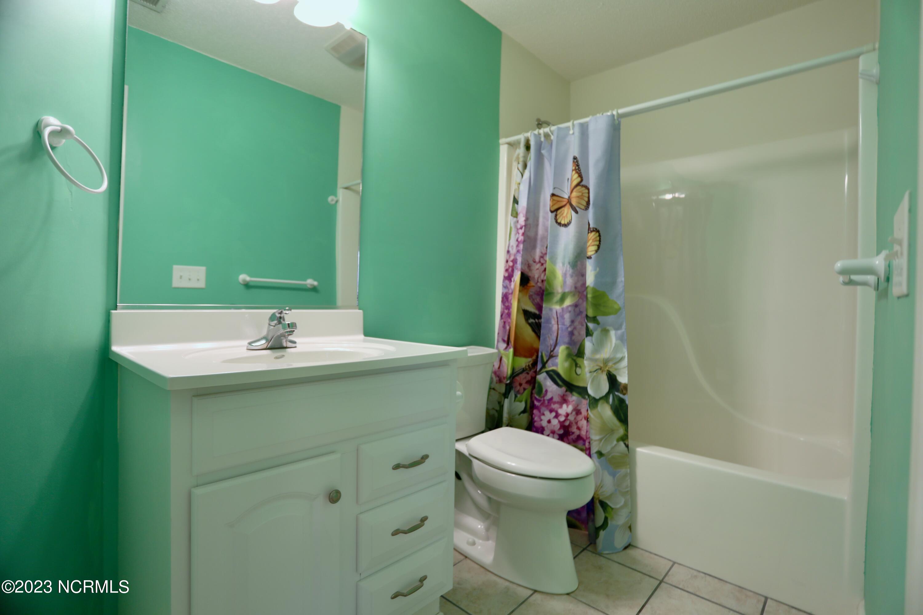 545 Pinehurst Trace Drive Pinehurst, NC 28374 - Photo 17 of 32 Guest Bath