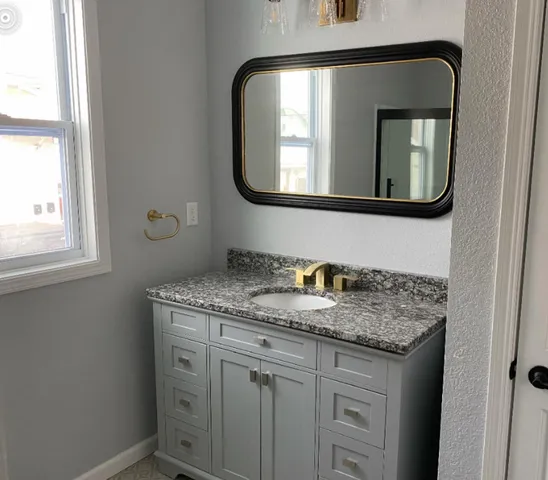 $2,500 | 3171 South 9th Street, Milwaukee, WI 53215