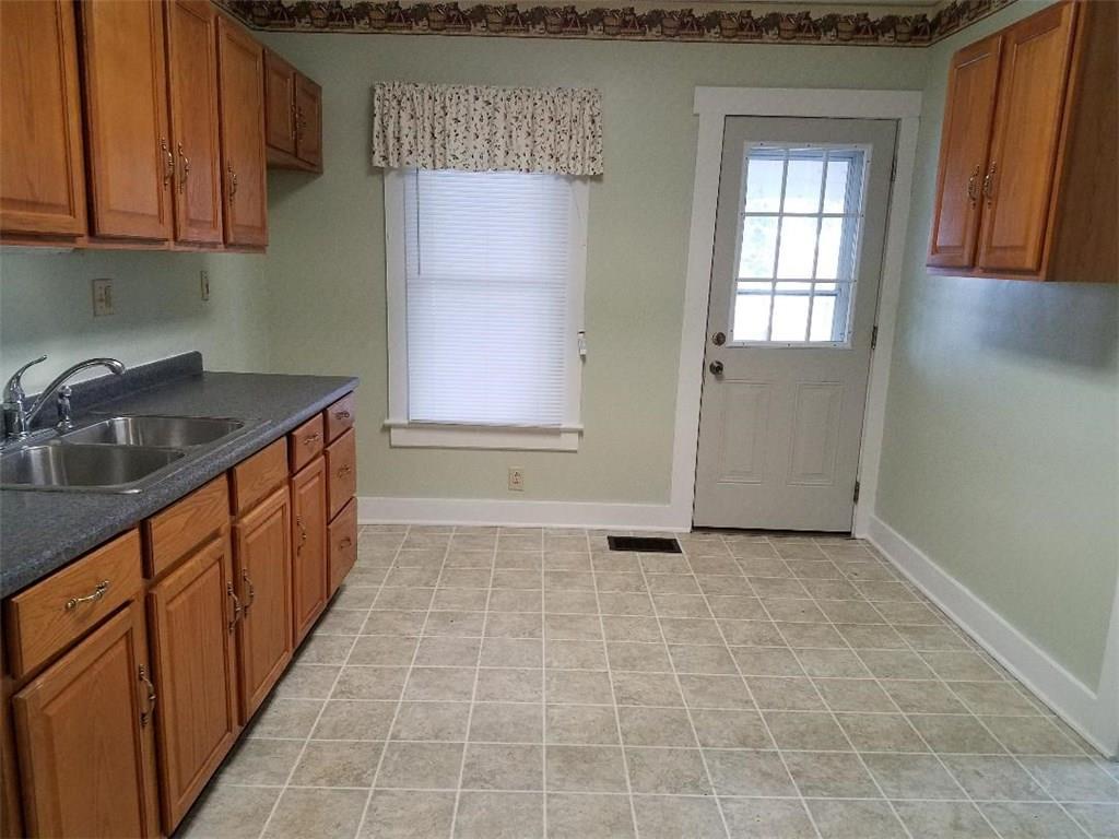 364 East Cecil Street Springfield, OH 45503 - Photo 5 of 10