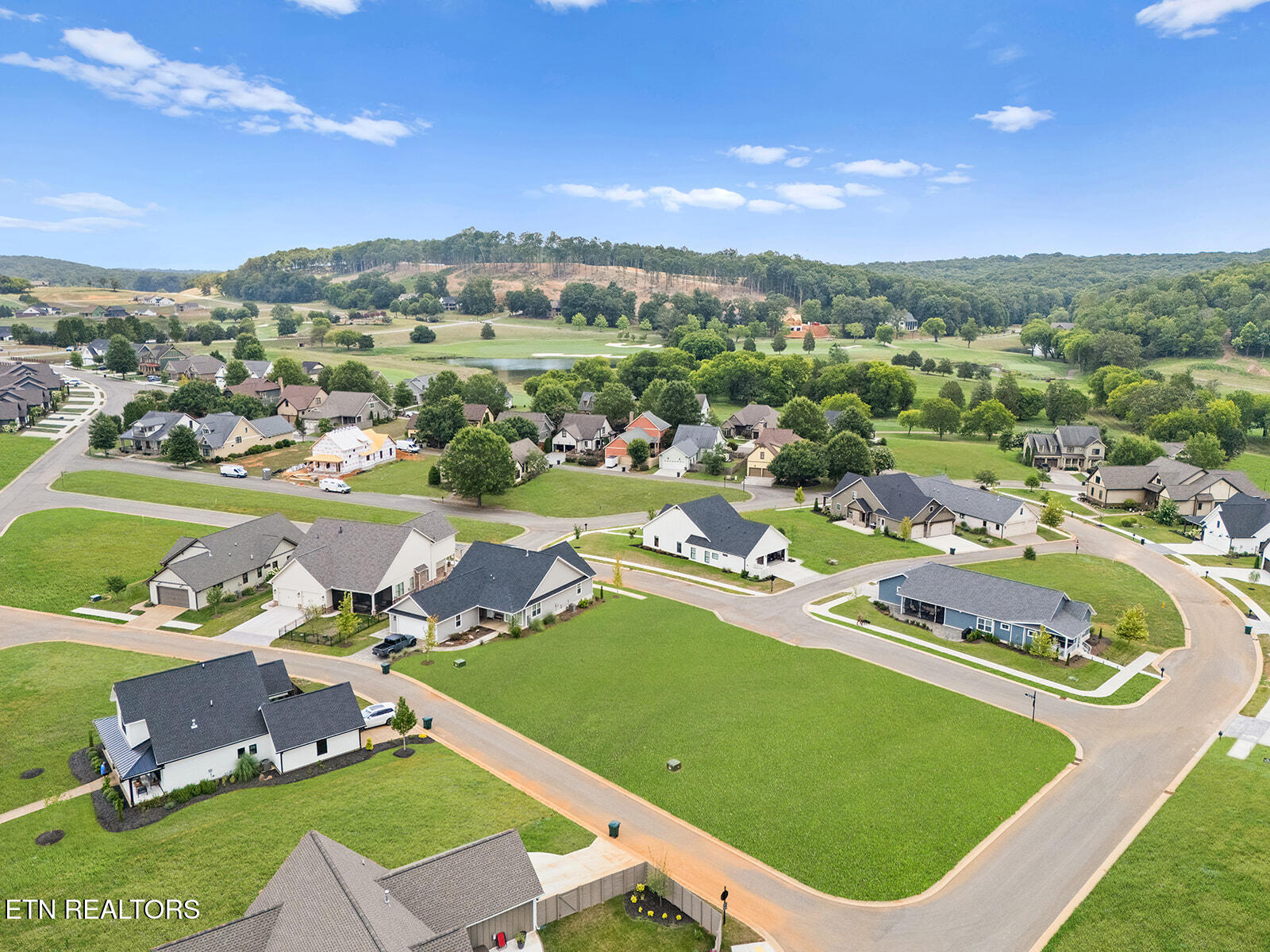 650 Red Fox Run Loudon, TN 37774 - Photo 3 of 28 DJI_20250801022808_0019_D (1)