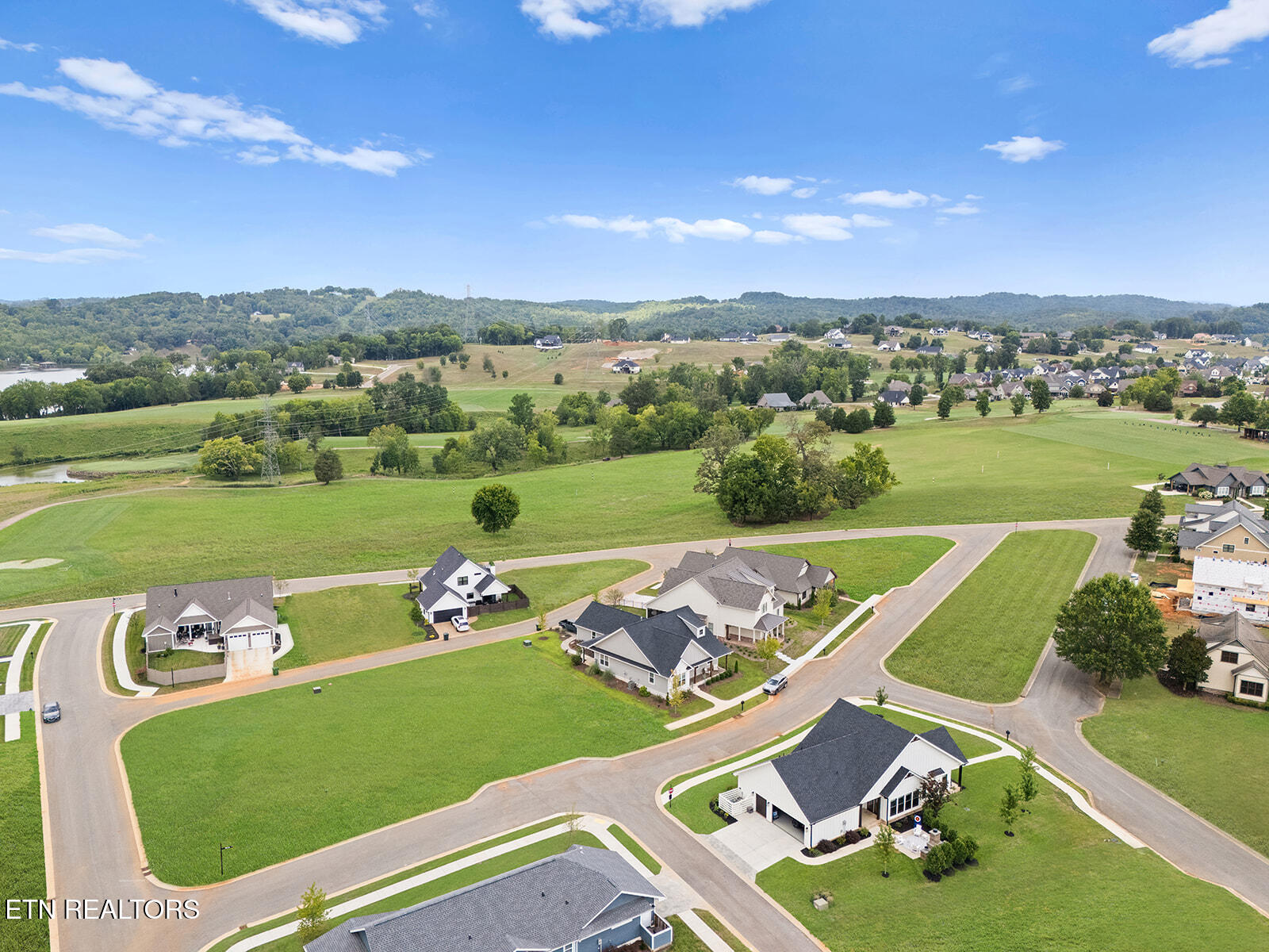 650 Red Fox Run Loudon, TN 37774 - Photo 7 of 28 DJI_20250801022945_0036_D (1)