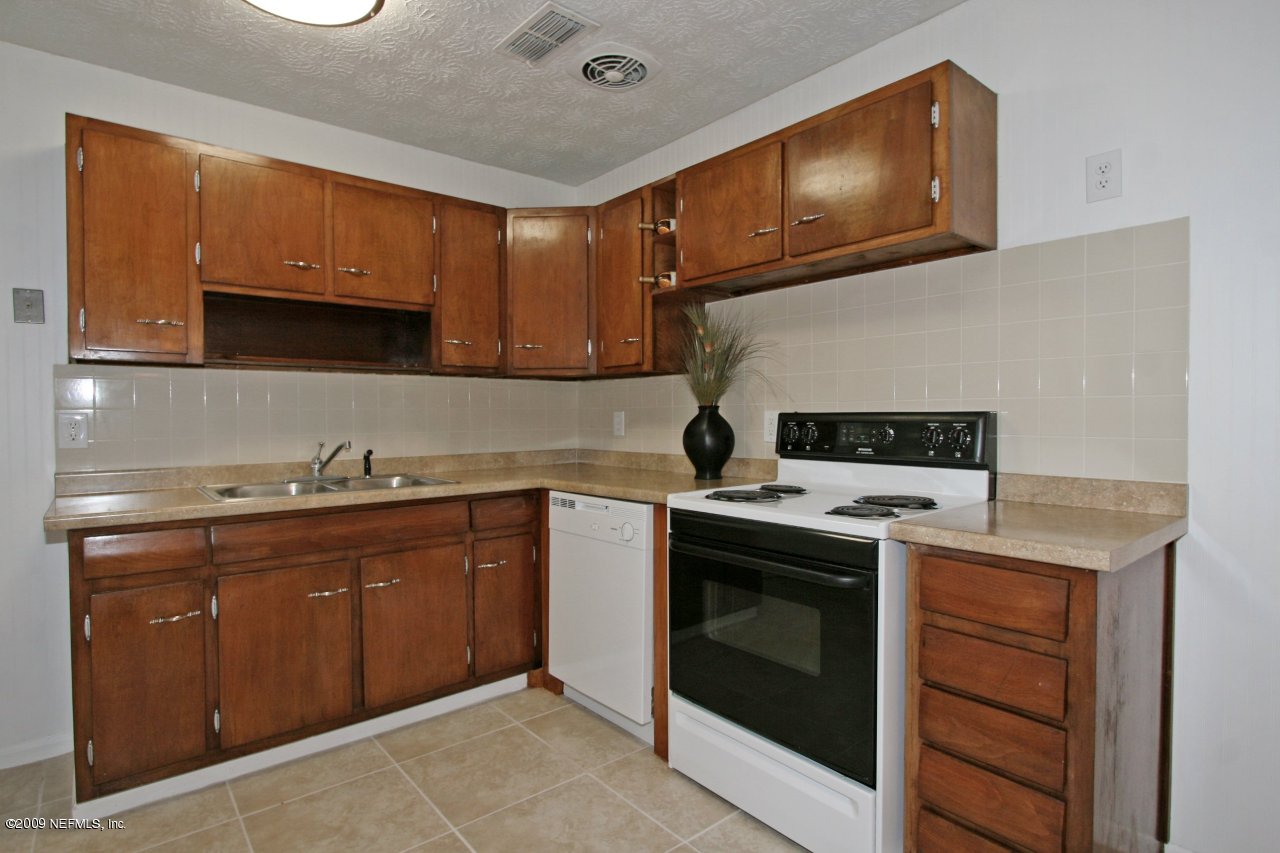10720 Java Drive Jacksonville, FL 32246 - Photo 9 of 13 Kitchen