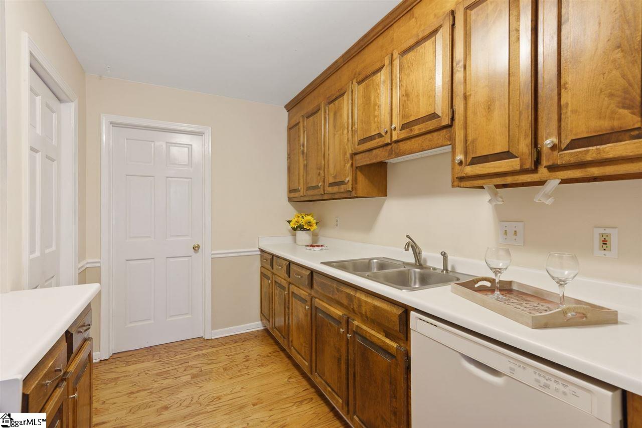 209 Spring Lake Loop Simpsonville, SC 29681 - Photo 11 of 34 Gallery Image 11
