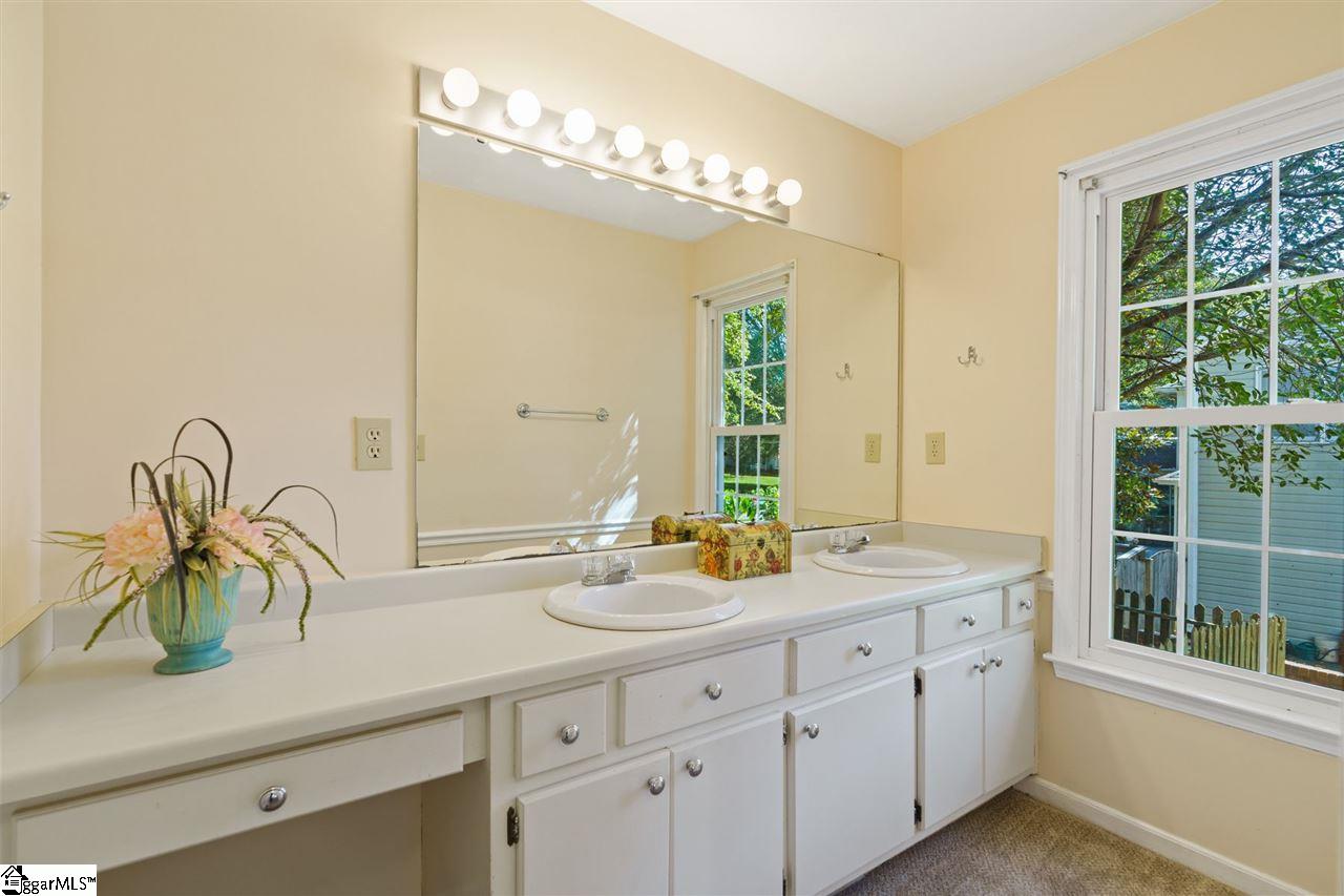 209 Spring Lake Loop Simpsonville, SC 29681 - Photo 14 of 34 Gallery Image 14