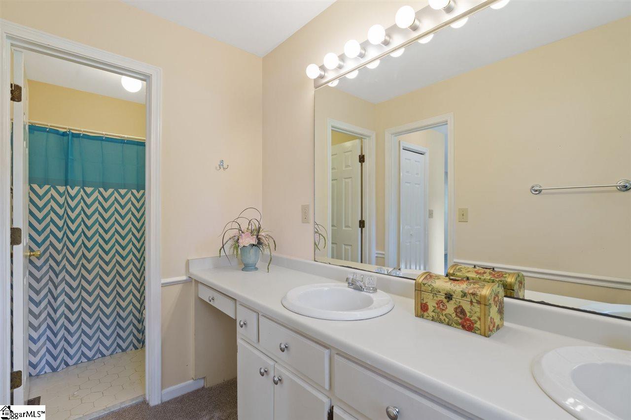 209 Spring Lake Loop Simpsonville, SC 29681 - Photo 16 of 34 Gallery Image 16