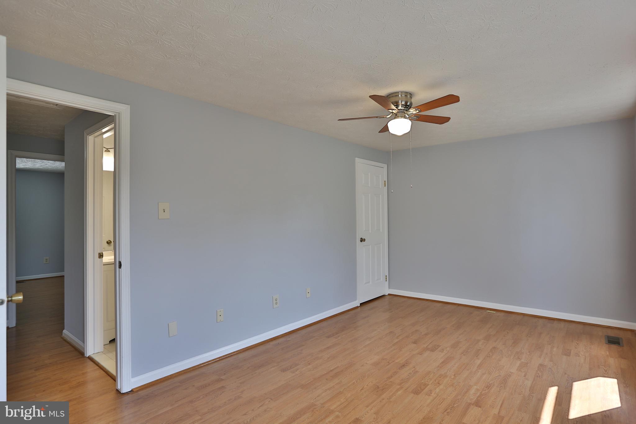 1541 Poplar Grove Drive Reston, VA 20194 - Photo 15 of 30 Bath (Master)