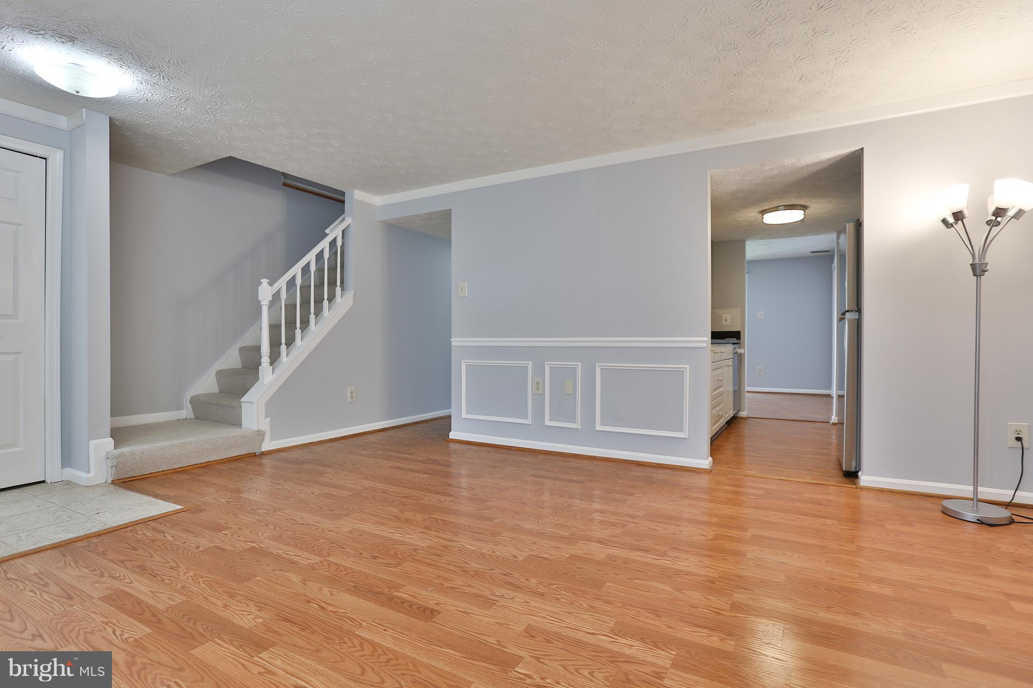 1541 Poplar Grove Drive Reston, VA 20194 - Photo 4 of 30 Living Room