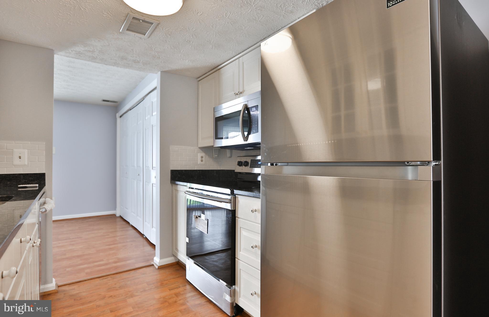 1541 Poplar Grove Drive Reston, VA 20194 - Photo 6 of 30 Kitchen
