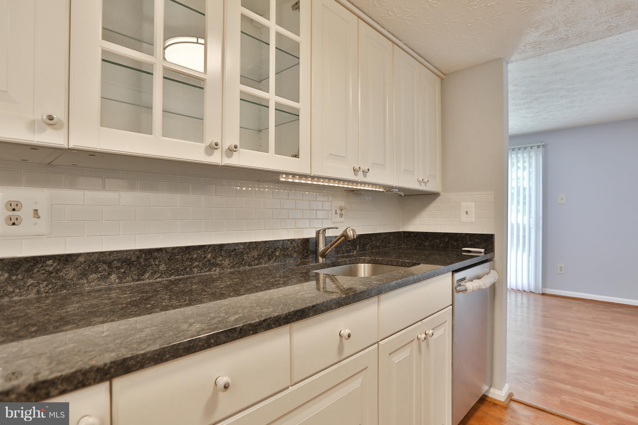 1541 Poplar Grove Drive Reston, VA 20194 - Photo 7 of 30 Kitchen