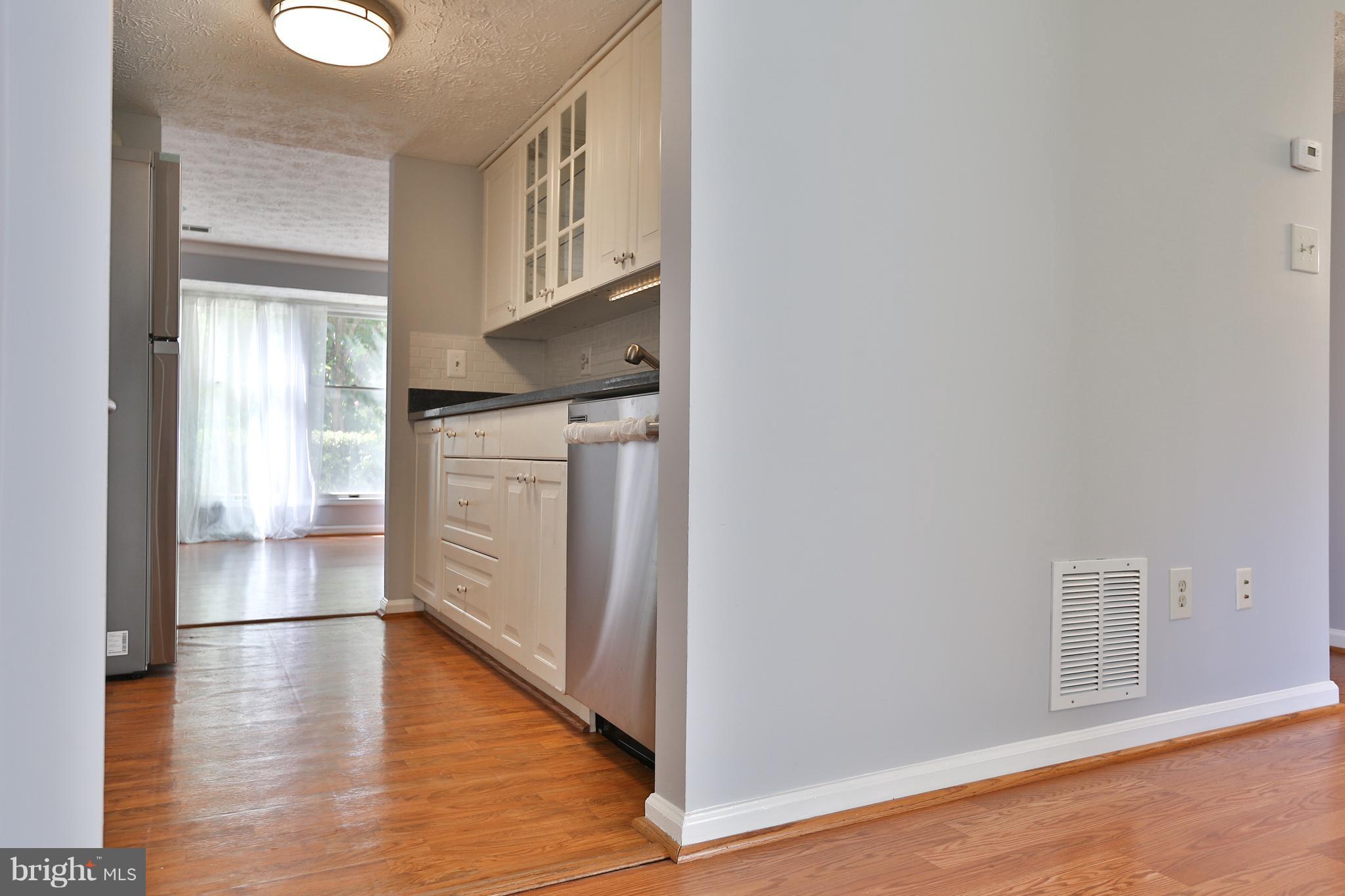 1541 Poplar Grove Drive Reston, VA 20194 - Photo 9 of 30 Kitchen