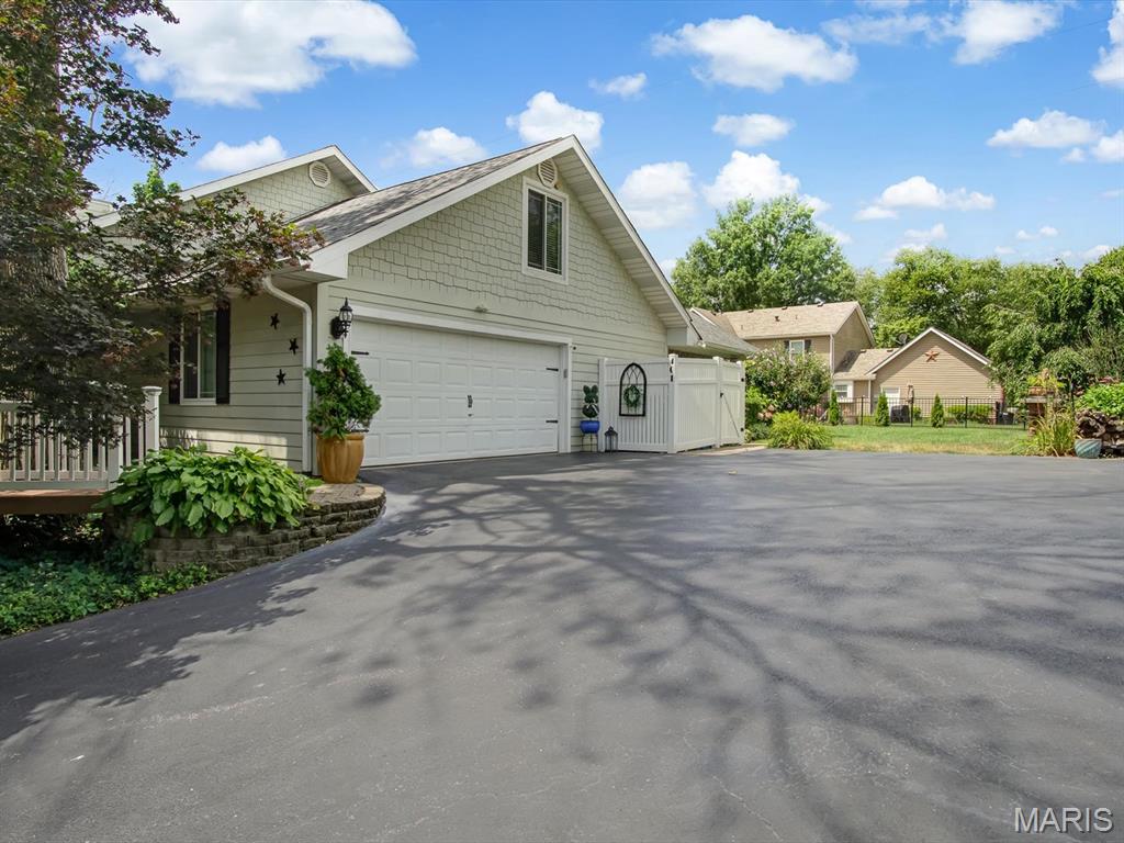 401 John Henry Road Belleville, IL 62220 - Photo 3 of 44 Gallery Image 3