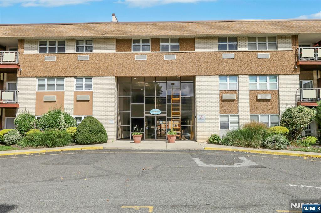 1111 River Road, Unit F17 Edgewater, NJ 07020 - Photo 1 of 17 Gallery Image 1