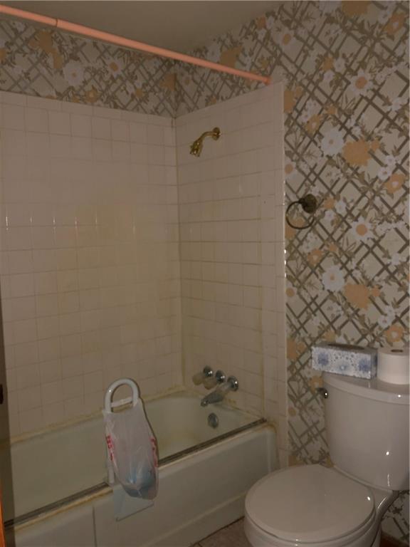 2226 Riviera Street Indianapolis, IN 46260 - Photo 6 of 33 Gallery Image 6