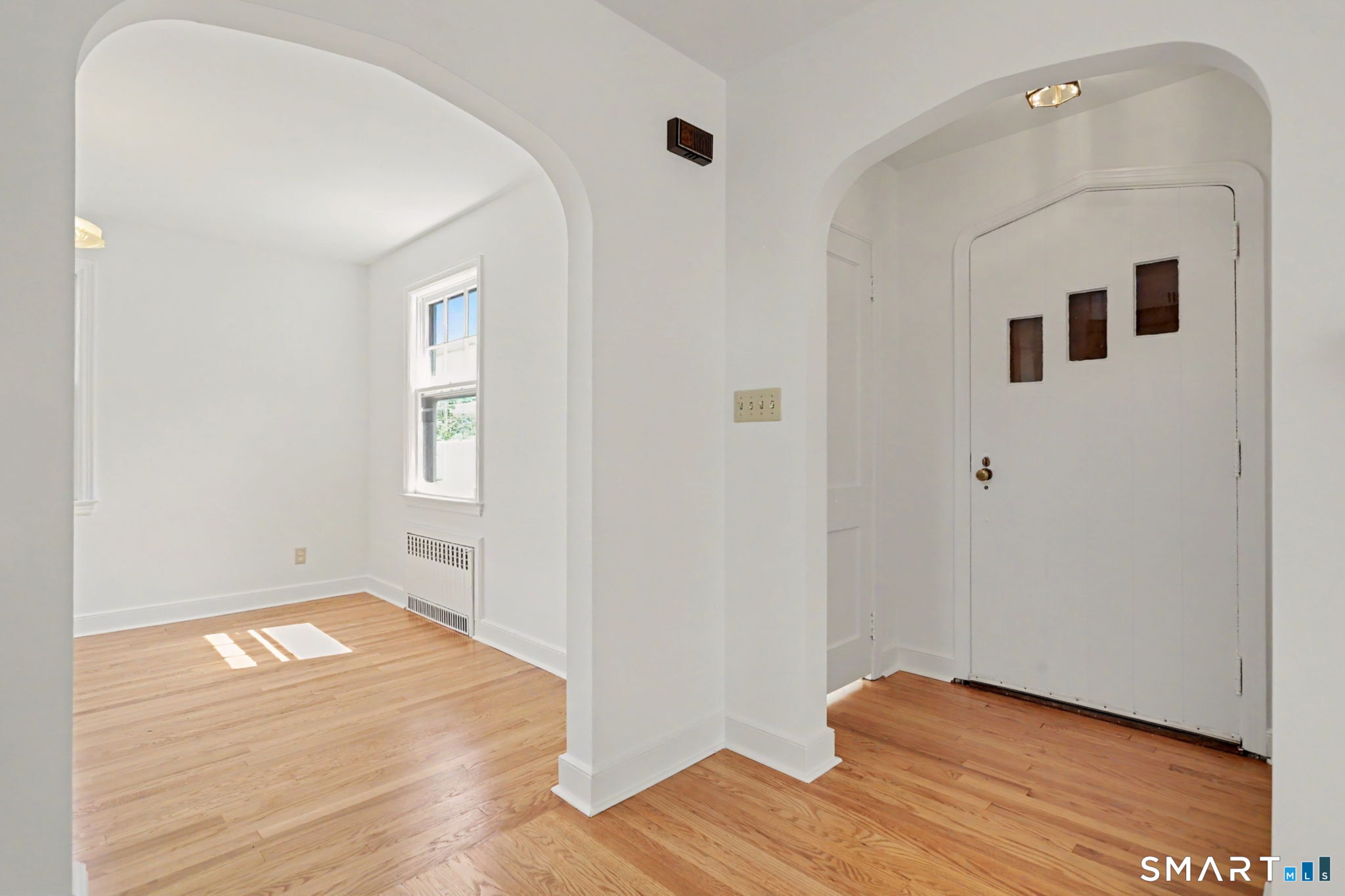 312 Bennett Street Fairfield, CT 06825 - Photo 5 of 40