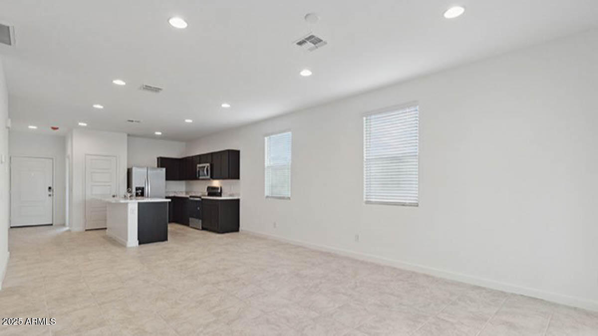 8317 West Banks Court Florence, AZ 85132 - Photo 5 of 32 04_Great Room