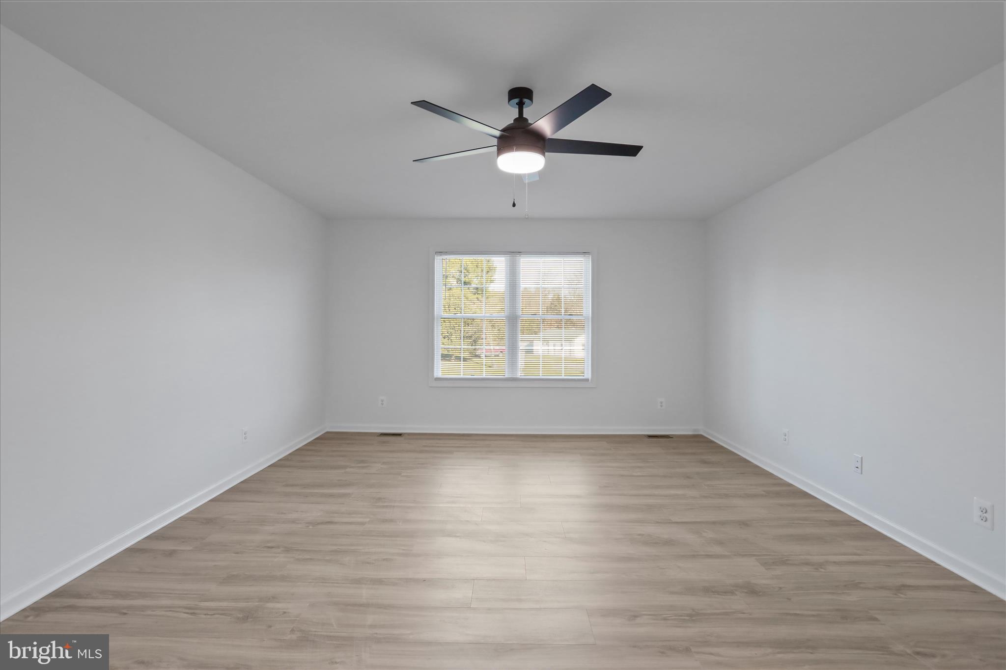 118 Windsor Knit Road Edinburg, VA 22824 - Photo 27 of 34 wooden floor in an empty room with a window