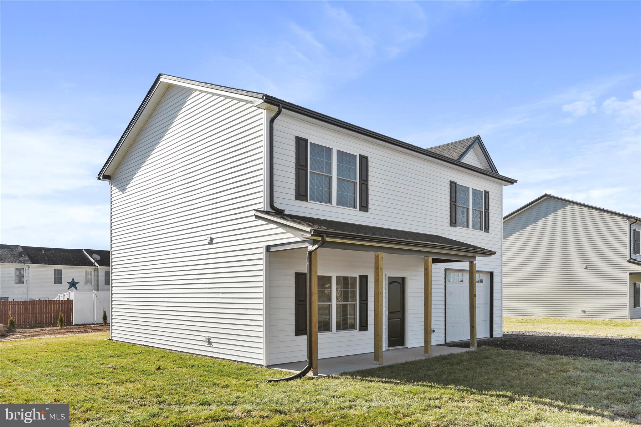 118 Windsor Knit Road Edinburg, VA 22824 - Photo 5 of 34 a view of a house with a yard