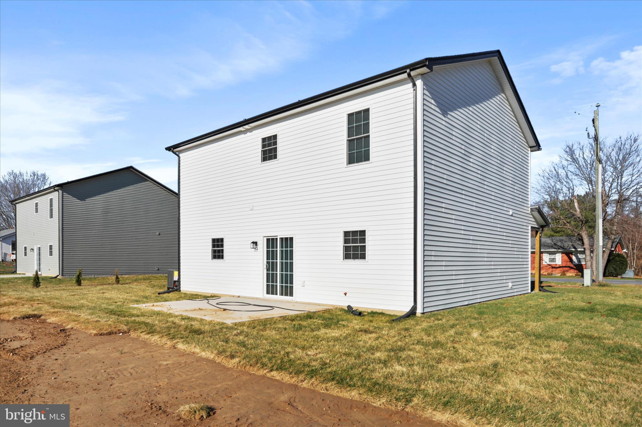 118 Windsor Knit Road Edinburg, VA 22824 - Photo 6 of 34 a backyard of a house