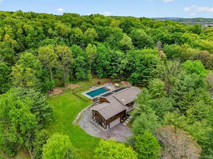 $1,200,000 | 8 Pine Tree Lane, Goshen, NY 10924