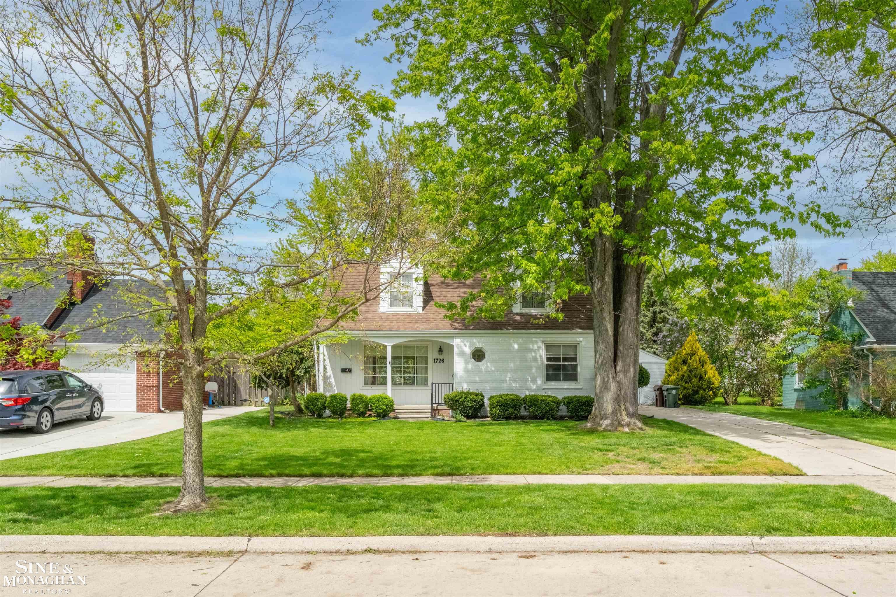 1726 Hawthorne Road Grosse Pointe Woods, MI 48236 - Photo 2 of 44