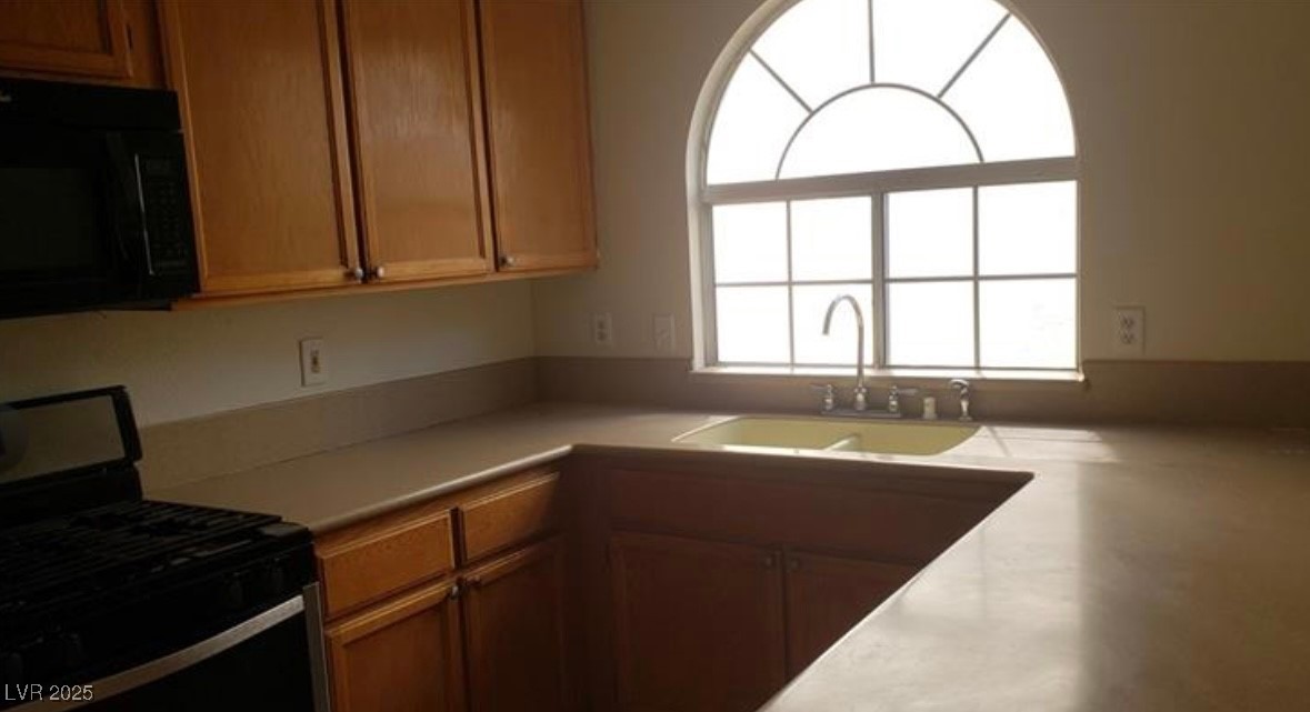 970 Flapjack Drive Henderson, NV 89014 - Photo 7 of 51