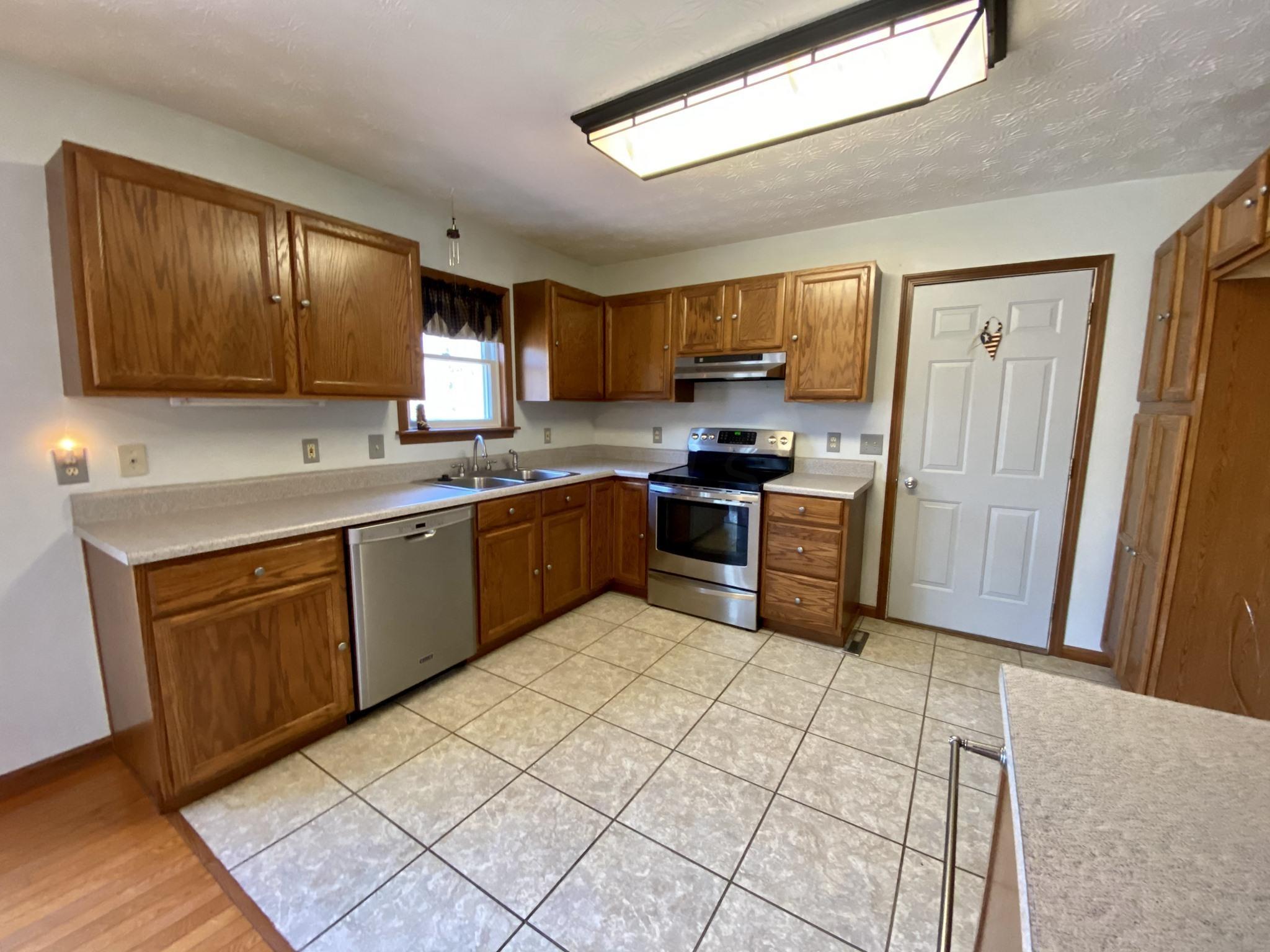 8441 Dunham Road Mount Vernon, OH 43050 - Photo 3 of 23