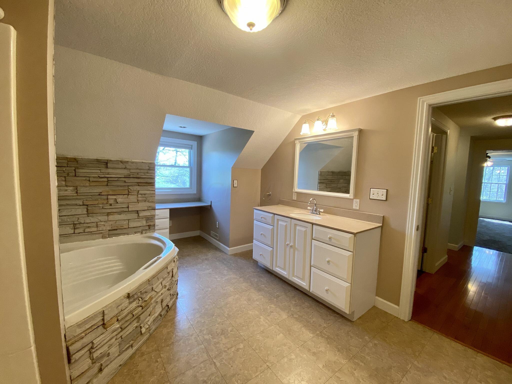 8441 Dunham Road Mount Vernon, OH 43050 - Photo 8 of 23