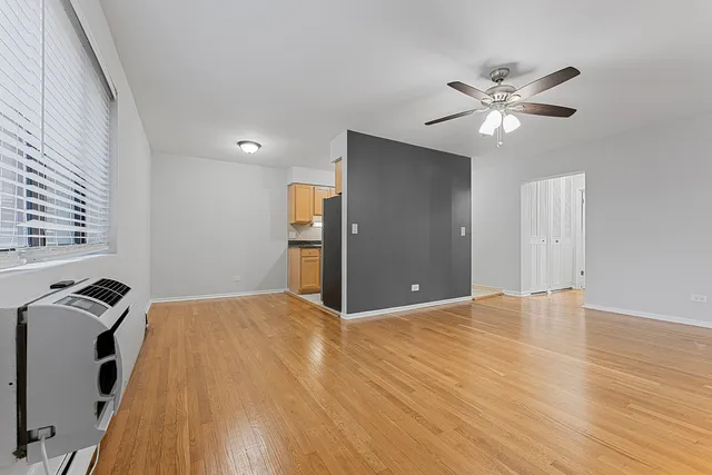 a view of a livingroom with a ceiling fan
