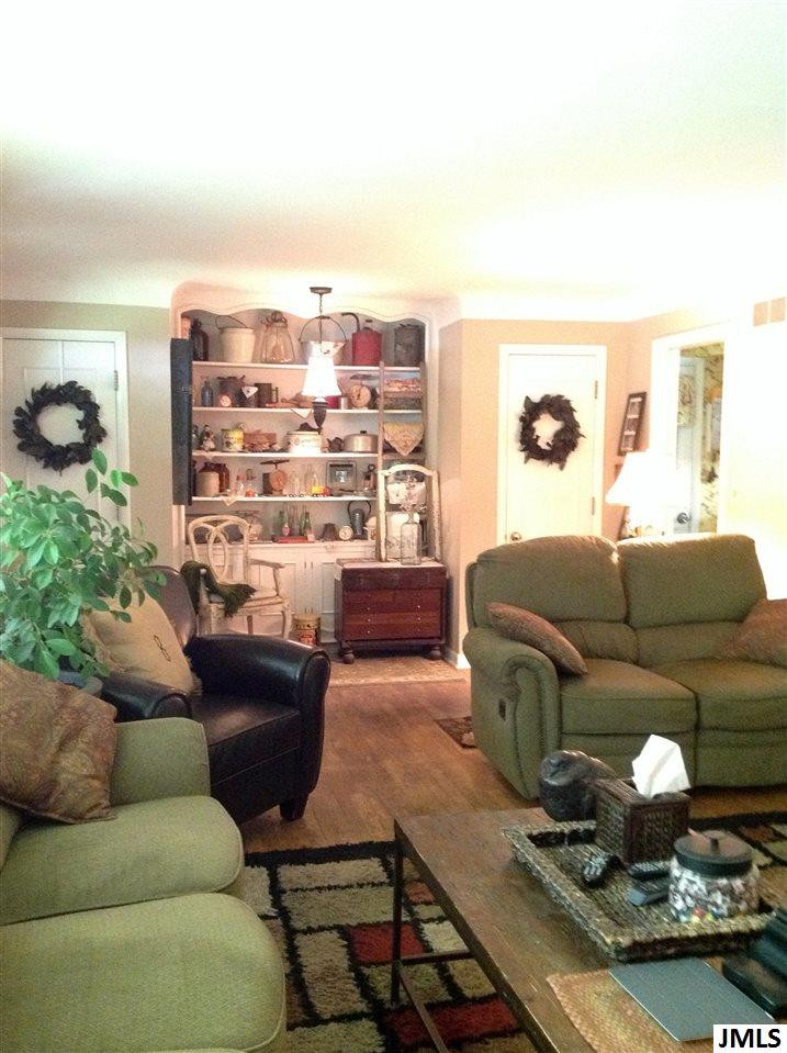 1660 West Mardee Road Jackson, MI 49203 - Photo 5 of 24 Photo 6