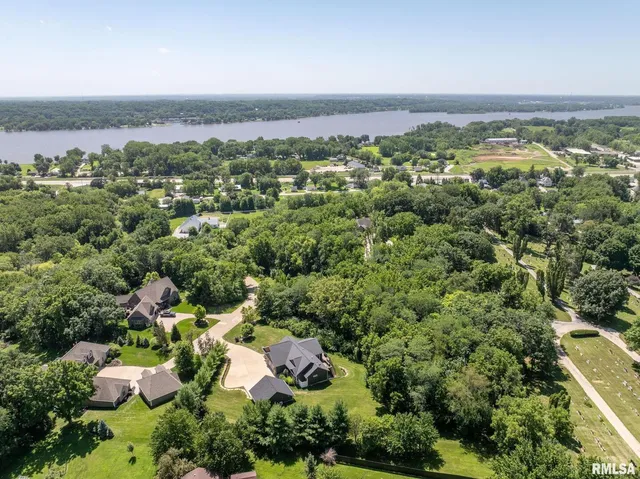 $660,000 | 18200 247th Avenue, Bettendorf, IA 52722