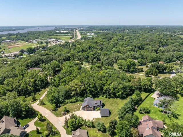 $660,000 | 18200 247th Avenue, Bettendorf, IA 52722