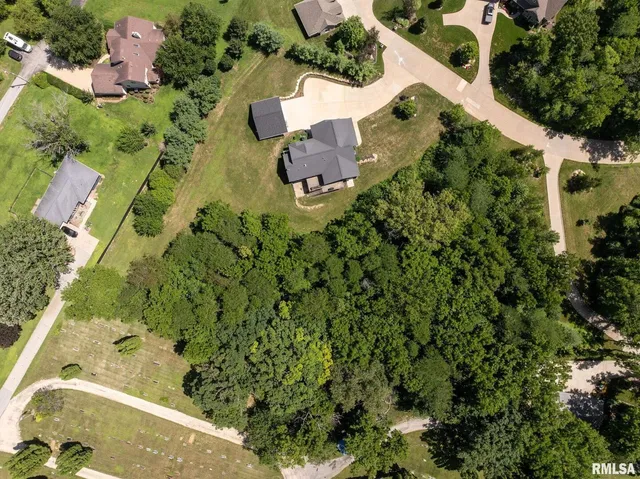 $660,000 | 18200 247th Avenue, Bettendorf, IA 52722