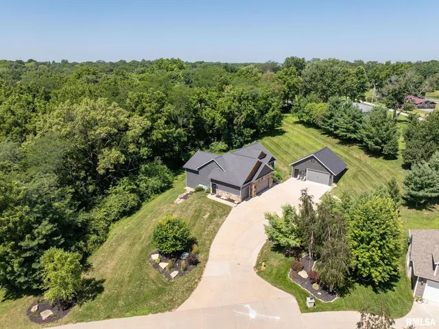 $660,000 | 18200 247th Avenue, Bettendorf, IA 52722