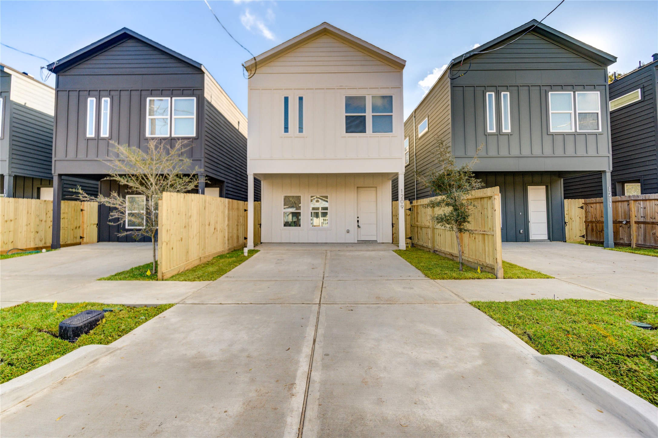 1211 Dewalt Street Houston, TX 77088 - Photo 1 of 28