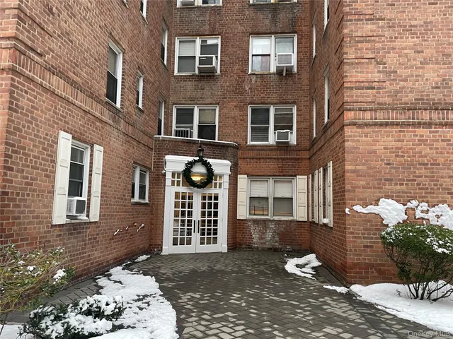 $179,900 | 70 Locust Avenue, Unit B114, New Rochelle, NY 10801
