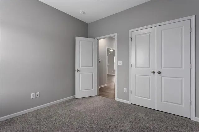 $389,900 | 900 Southwest Redbird Court, Oak Grove, MO 64075