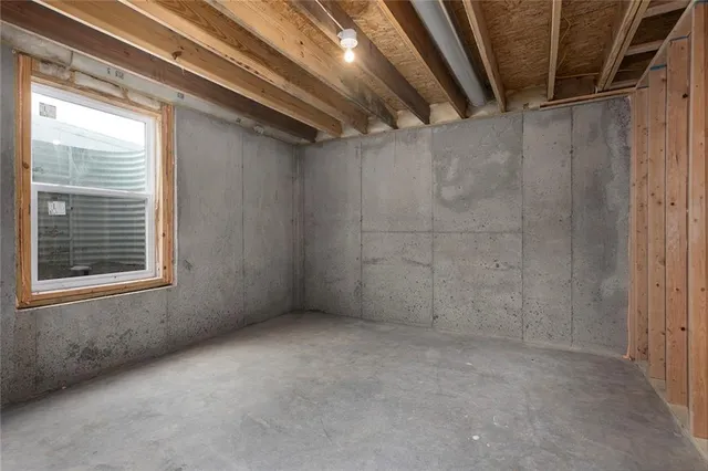 $389,900 | 900 Southwest Redbird Court, Oak Grove, MO 64075