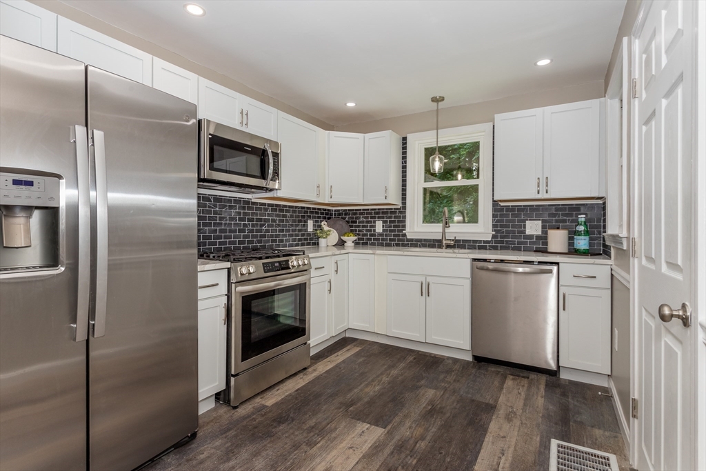 9 Hammond Road Natick, MA 01760 - Photo 4 of 22 Gallery Image 4