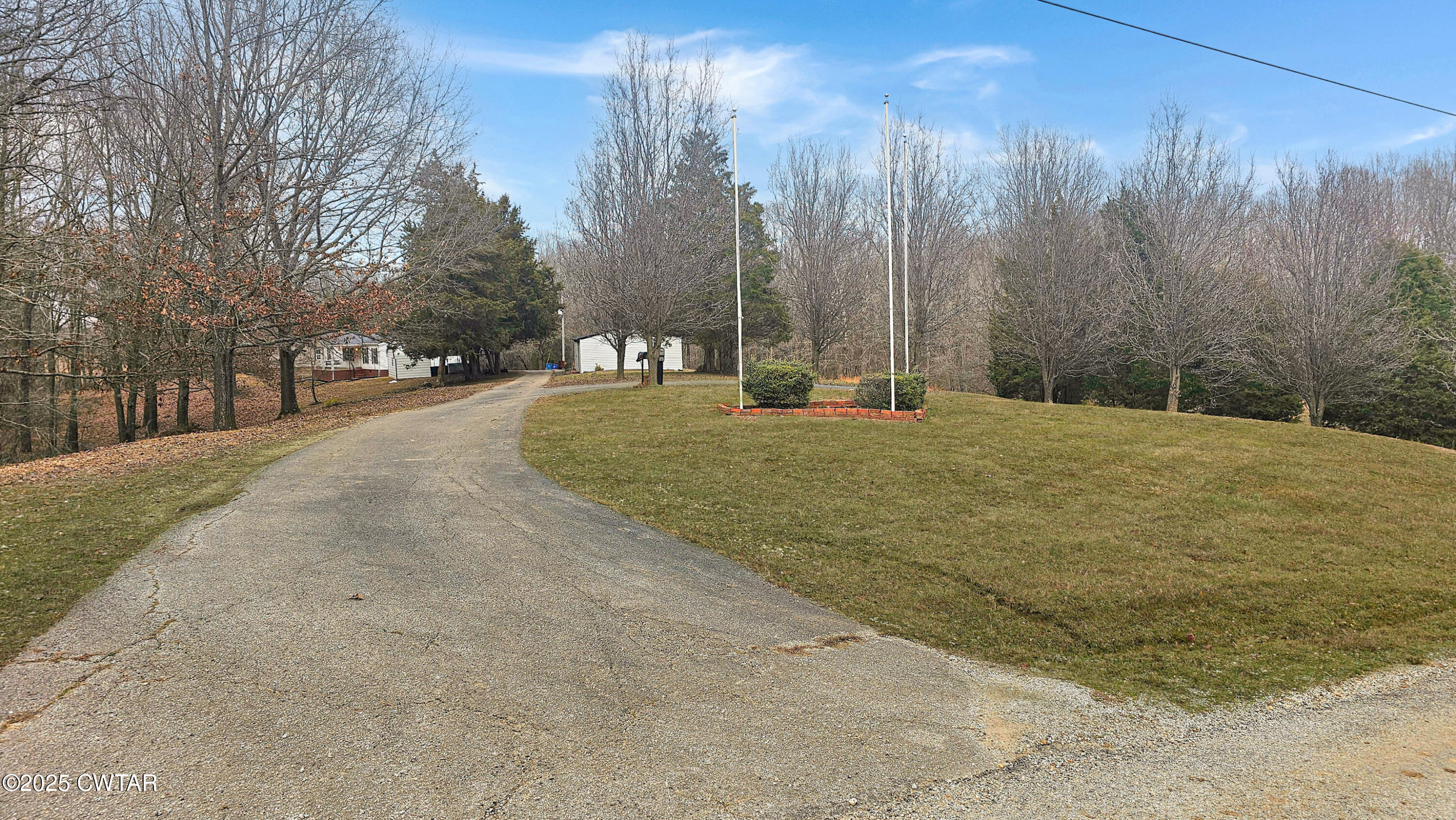 5427 Shades Bridge Road McKenzie, TN 38201 - Photo 7 of 35 a backyard of a house