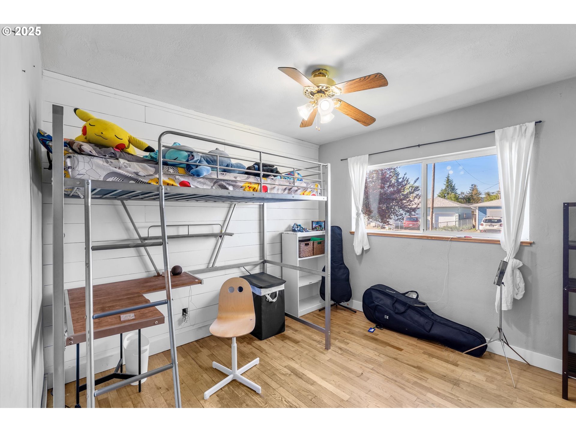 1379 Olympic Street Springfield, OR 97477 - Photo 15 of 33 a view of a workspace