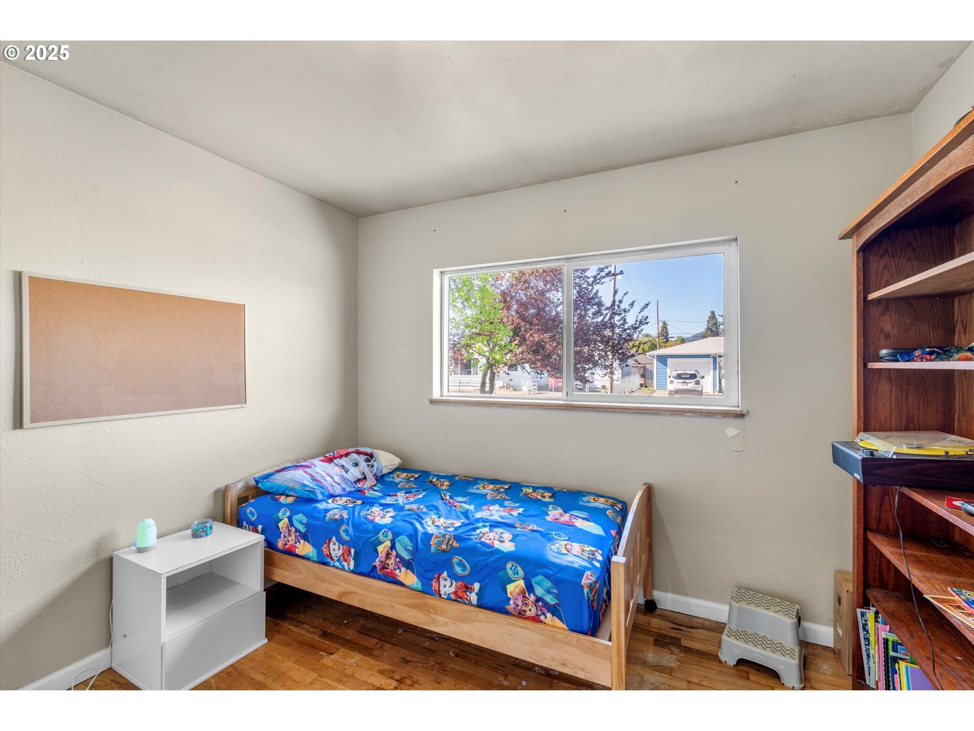 1379 Olympic Street Springfield, OR 97477 - Photo 20 of 33 a bedroom with furniture and a window