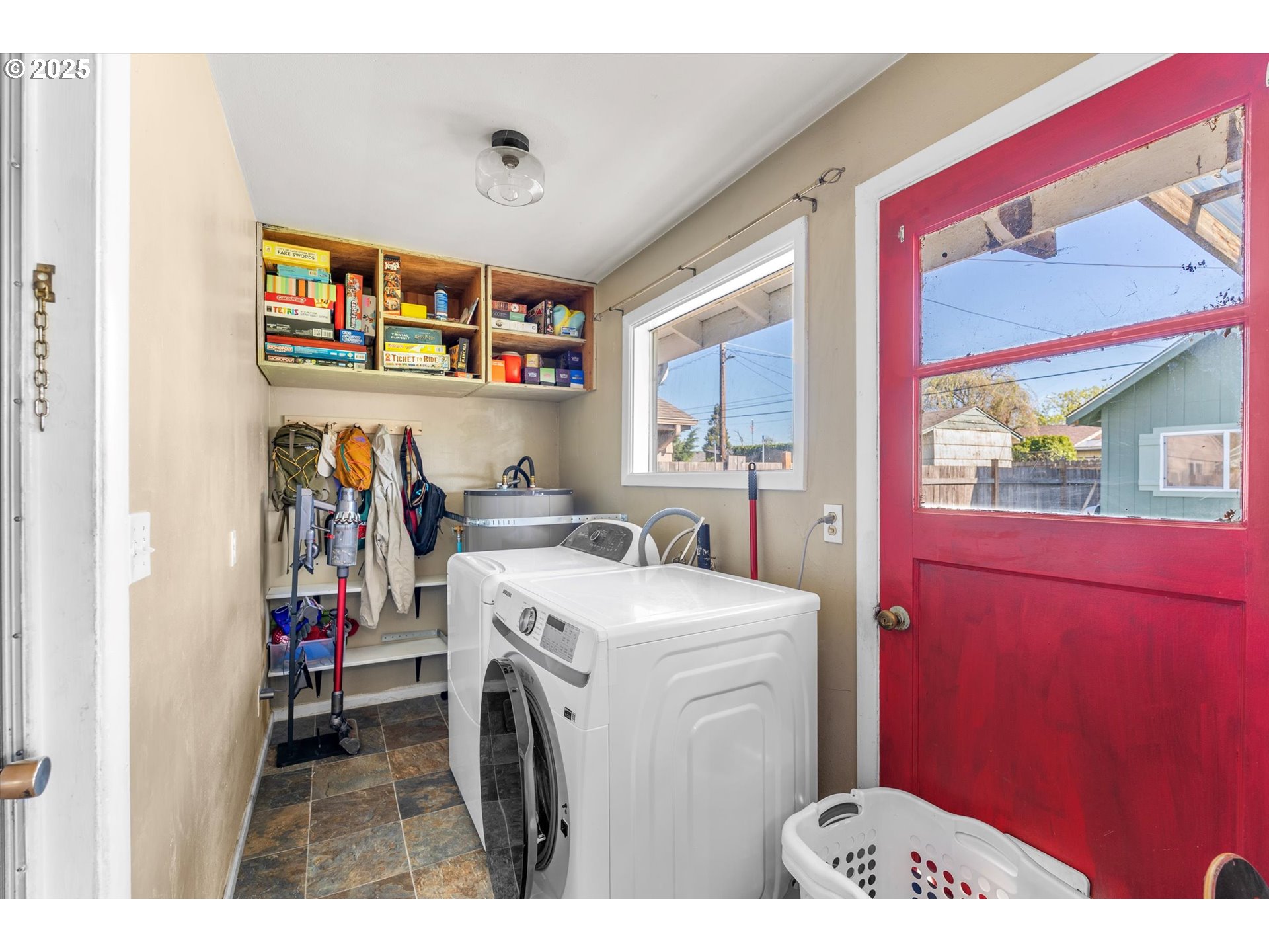 1379 Olympic Street Springfield, OR 97477 - Photo 21 of 33 a utility room with dryer and washer