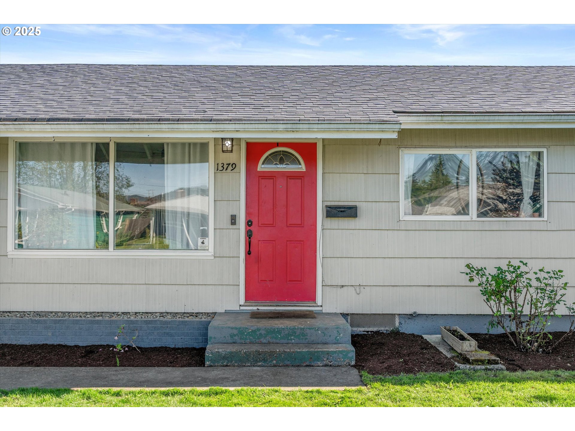 1379 Olympic Street Springfield, OR 97477 - Photo 3 of 33 a front view of a house with a yard