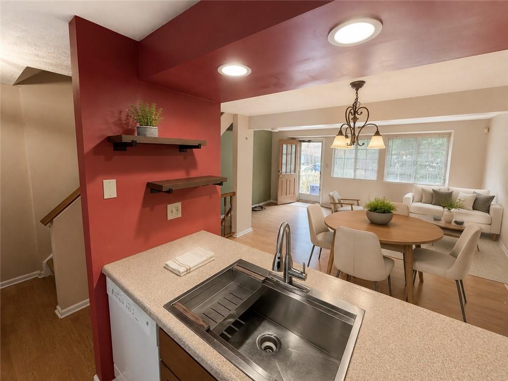 3244 Ward Street Pittsburgh, PA 15213 - Photo 5 of 22 Gallery Image 5
