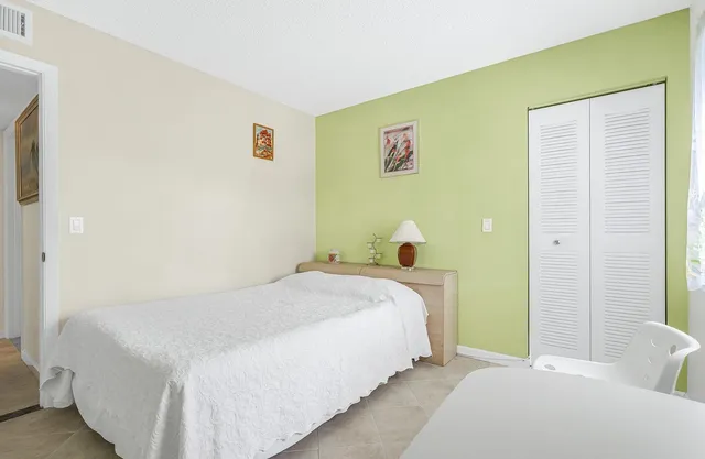 $1,400 | 103 Lake Pine Circle, Unit D1, Greenacres, FL 33463